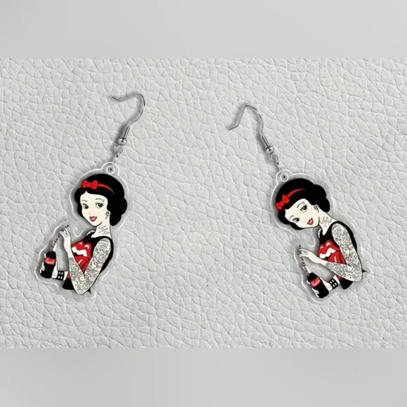 🖤 Acrylic 2D Edgy Snow White Drop & Dangle Earrings - Picture 2 of 3